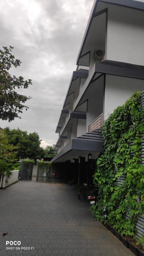 Emperor-Hotel Rachana Continental Pvt Ltd Kizhake Chalakudi Bagian luar foto