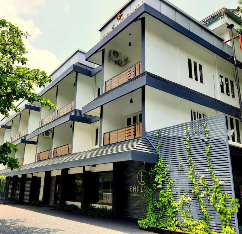 Emperor-Hotel Rachana Continental Pvt Ltd Kizhake Chalakudi Bagian luar foto