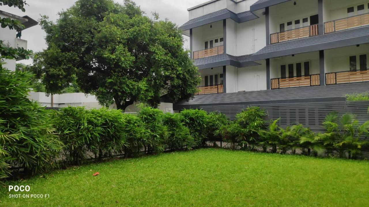 Emperor-Hotel Rachana Continental Pvt Ltd Kizhake Chalakudi Bagian luar foto