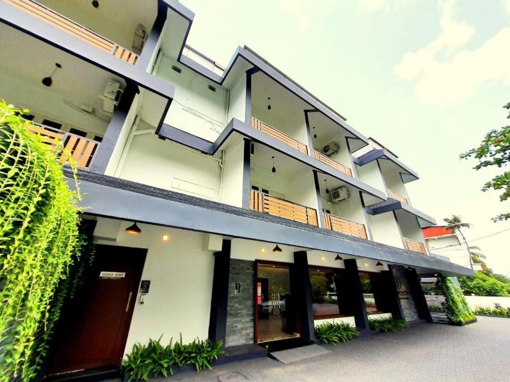 Emperor-Hotel Rachana Continental Pvt Ltd Kizhake Chalakudi Bagian luar foto