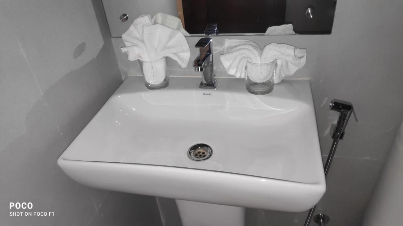 Emperor-Hotel Rachana Continental Pvt Ltd Kizhake Chalakudi Bagian luar foto